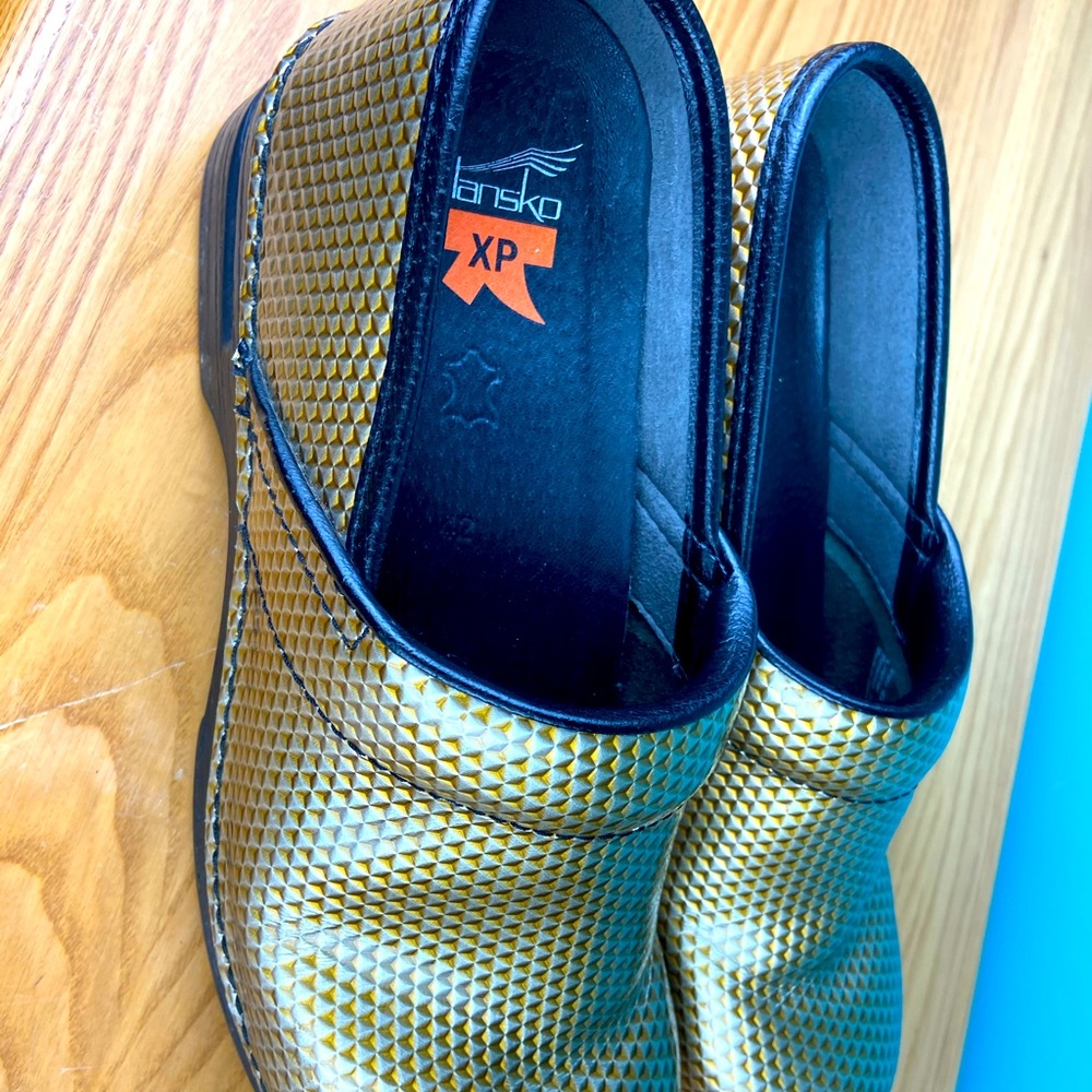 **MAKE OFFER** Dansko XP Women’s Size 42